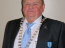 Tom Bøe, LA7OF, at the Norwegian General Assembly meeting in April 2010, wearing the NRRL Presidential necklace. [Photo courtesy of NRRL]
